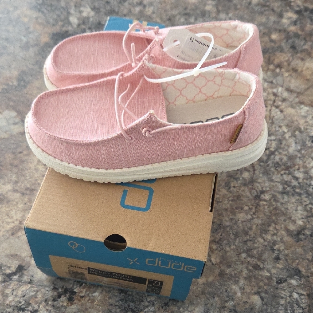 Hey Dude Size 1 Girl's Pink BRAND NEW Linen Sneakers